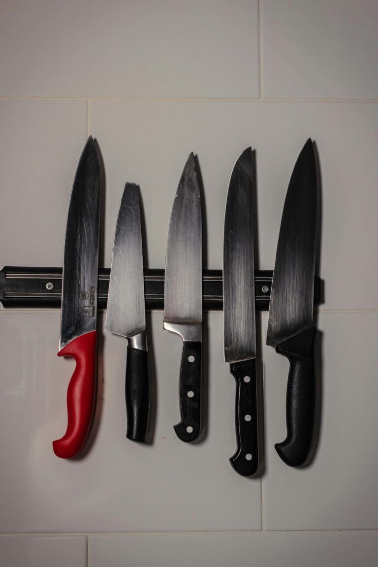 knives on the magnetic holder