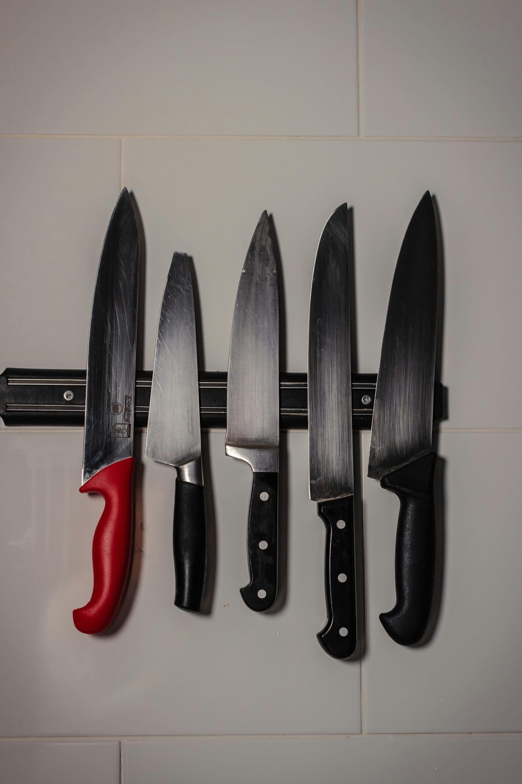 knives on the magnetic holder